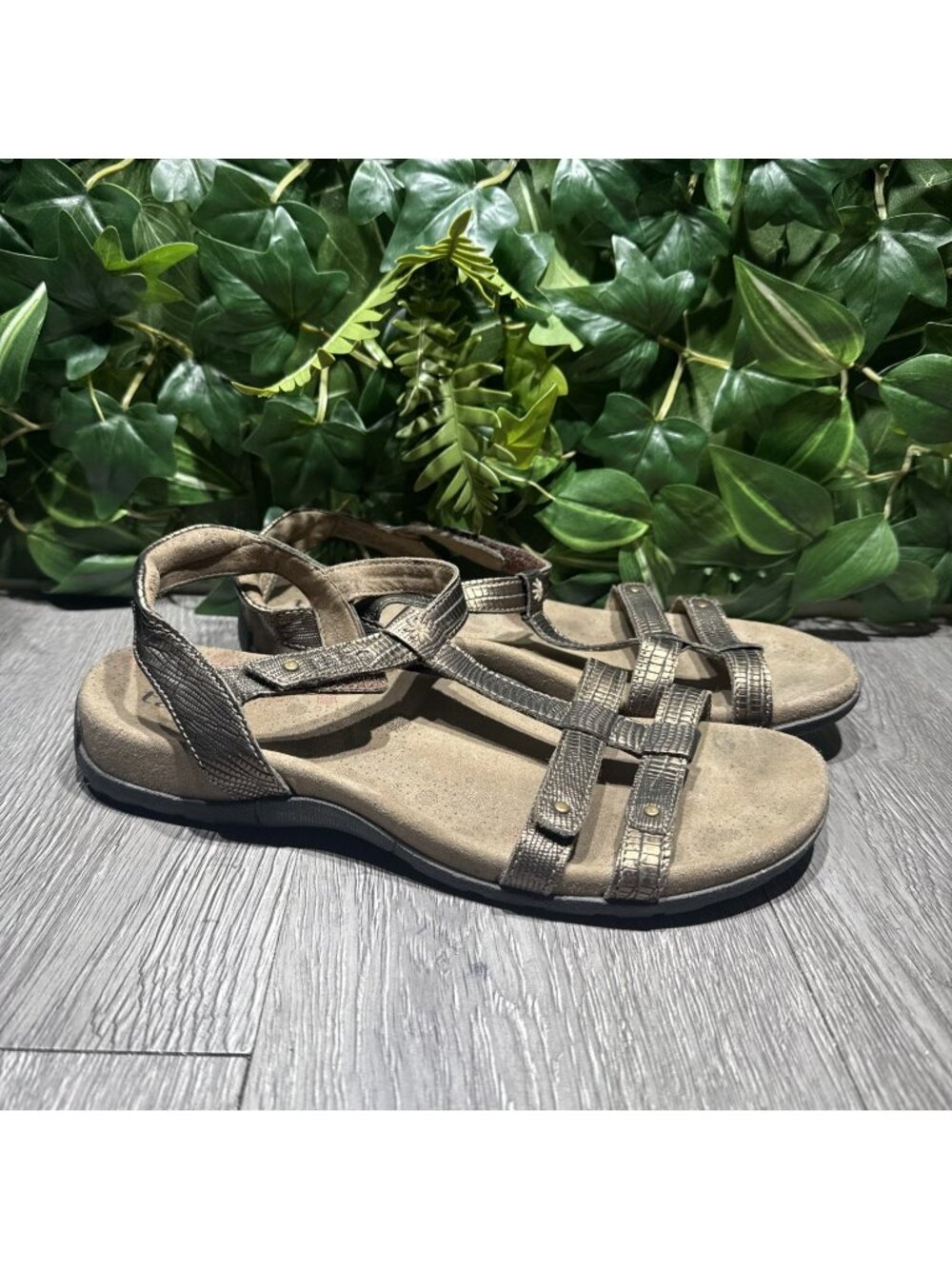 Taos Trophy Sandal Bronze Leather Strappy Open Toe Ankle Strap 9